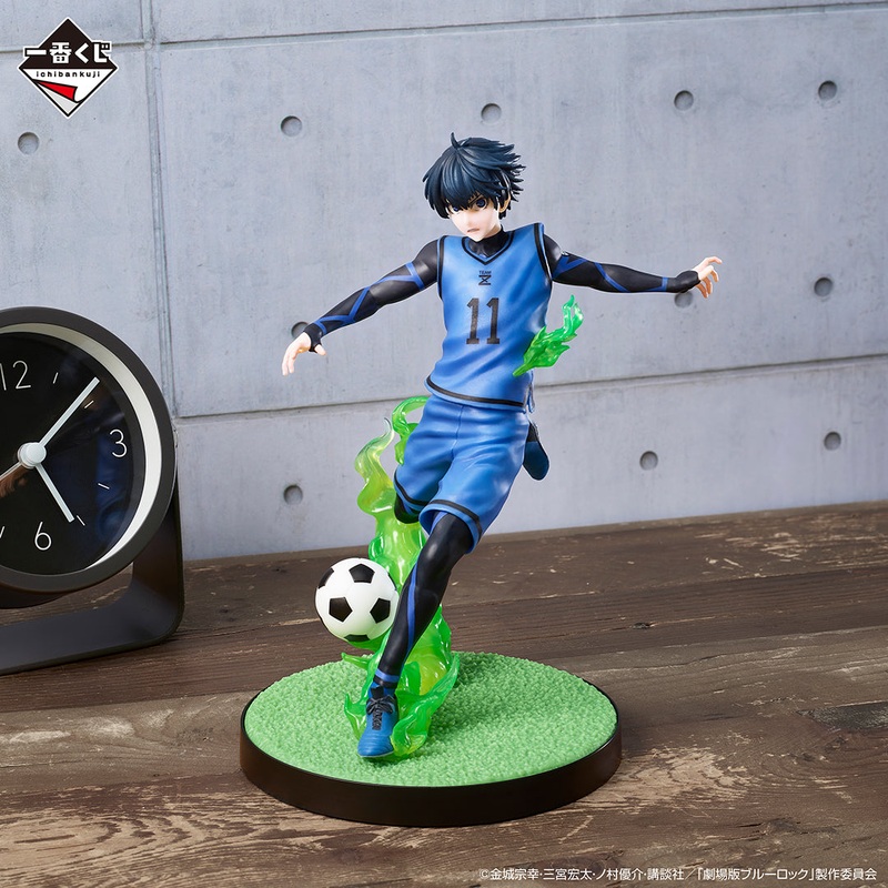 BLUELOCK ICHIBAN KUJI FIGURE – HAVE A WEAPON DESTROYER (STRIKER) – A PRIZE – SEIICHI KIYOSHI